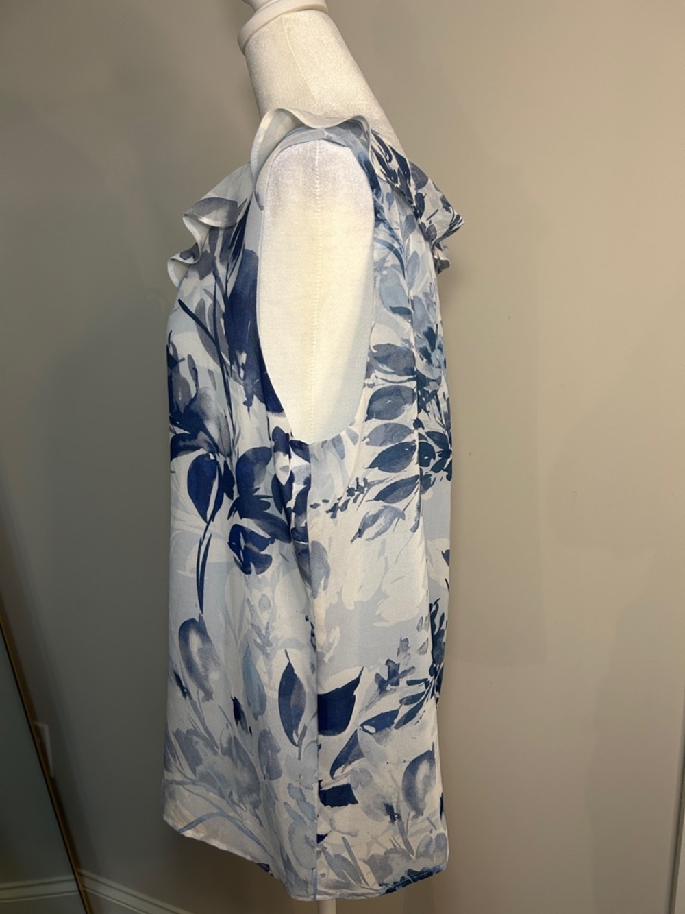 Calvin Klein Light Blue Floral V-Neck Sleeveless Blouse - Picture 4 of 5